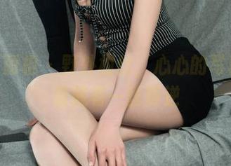 Ligui丽柜 – 野外柑丝，心心的写真套图里藏着一丝叛逆