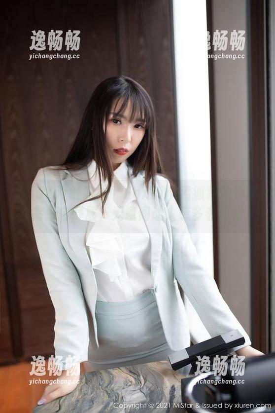 MiStar魅妍社 - FoxYini孟狐狸的长腿在高清中舒展，无意间让人想多看两眼。