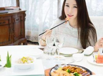 MiStar魅妍社 – 图片里的连衣裙，原图让小热巴变得像个偷偷溜出的精灵，轻松又洒脱，真不怎么能抵挡。