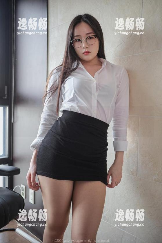 撩人的Pia(피아)，怪不得高清壁纸上就是她的腿在摇！