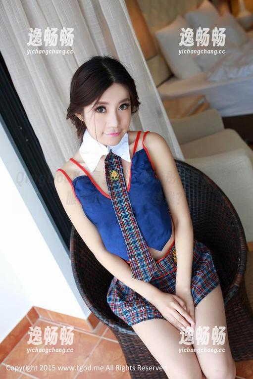 QingDouKe青豆客 - 谭晓彤的写真，制服是真身还是反转戏？