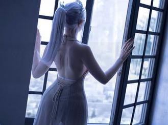 Sayathefox这套泳池摄影，能感觉到水花四溅的时刻……哈哈，果然有戏。