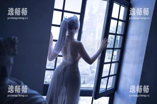 Sayathefox这套泳池摄影，能感觉到水花四溅的时刻……哈哈，果然有戏。