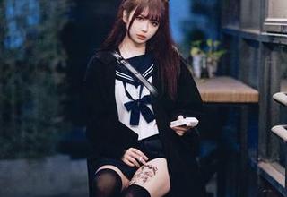 战斗服和旗袍？Tina很妖孽呀的私拍果然让人停不下来