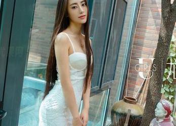 UGirls尤果网 – 聊聊张栩菲的‘修女’吧，原图静谧地守护着什么，套图可就开始打趣了！