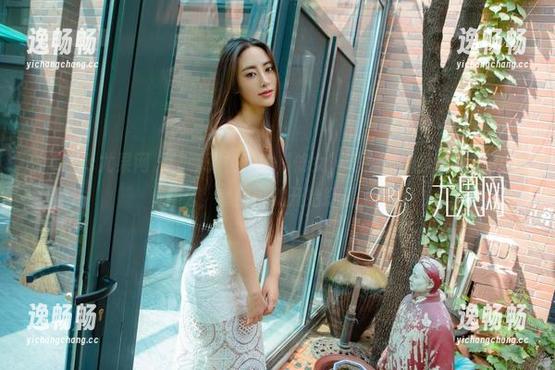 UGirls尤果网 - 聊聊张栩菲的‘修女’吧，原图静谧地守护着什么，套图可就开始打趣了！