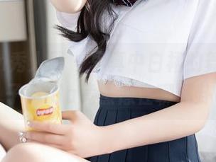 Xiuren秀人网 – 写真中白裙的舞动，杏子Yada竟然像在聊八卦