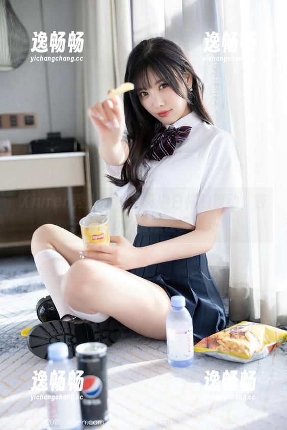 Xiuren秀人网 - 写真中白裙的舞动，杏子Yada竟然像在聊八卦