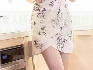 Xiuren秀人网 – 在无圣光的教室，林好好图包里藏着点小调皮，喵，谁留意到的？
