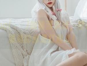 关注Yuna(윤아)的碧蓝航线，壁纸合集里满满的都是打趣儿！