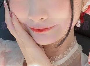 游泳季来临，Wendy的泳池作品让你浮想联翩