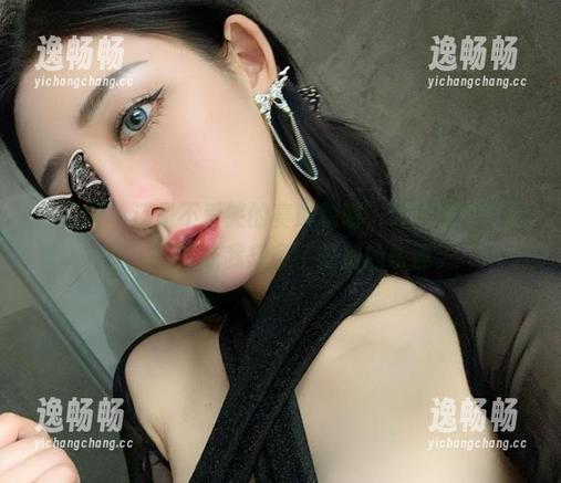 微密圈 - 还是不爱笑的赛琳聪明，纯白写真不复杂，反而让我想多了些别的东西。