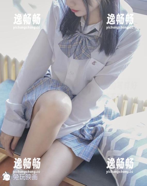 踩在网袜里的高跟鞋，兔玩映画的写真好像在隐喻些什么，但总觉得捉不到。