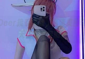 啾小妍Deer接受挑战，高清美图带来一场天使的装傻剧。