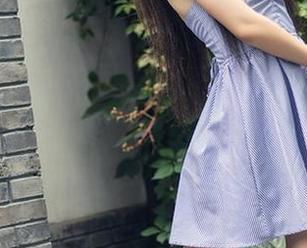 头条女神 – “办公室还是秀场？张蓝欣的写真图集很有意思“