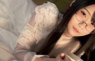 困惑与迷离，嫣嫣子的微醺图集总能引发一些小小的幻想。