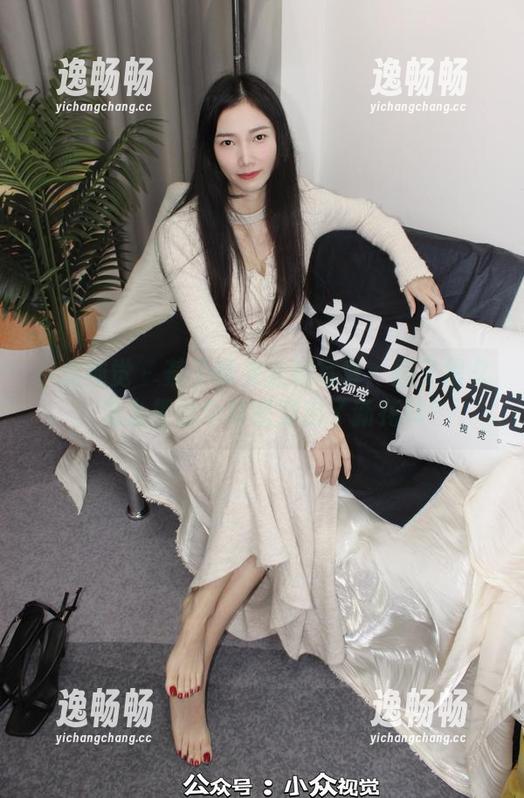 小众视觉 - 燕子带来定制写真：想了很久，怎么把这个套装穿出了新花样？