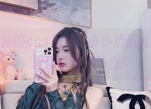 哇，最新的cos居然是小小奶瓶儿的套装，隐隐透着灵动感！