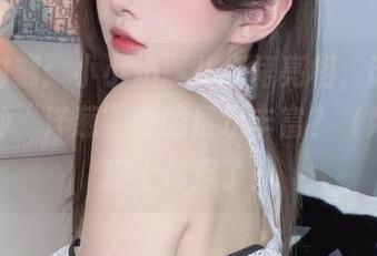套图时刻：小小奶瓶儿红裙亮相，谁能抵挡这种“洋葱”般的层次丰富？（好，直接上鼻泪了）