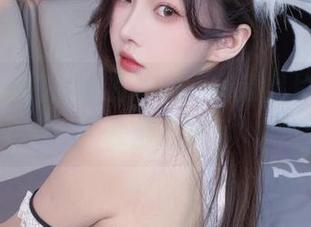 抛出小小奶瓶儿的丝袜，高清照片里的每一处都是暗示