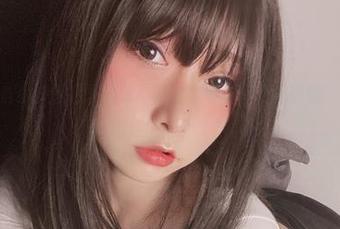 小泉学姐吖的美图日常合集，随时随地都在“搞事情”，太喜欢她这个调调了！
