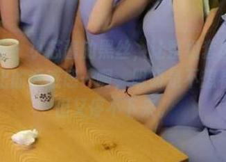 微密圈 – 小芯酱的黑丝，让整组套图有种说不出的诱惑感…啊，明明是不想看的，但又停不下来。