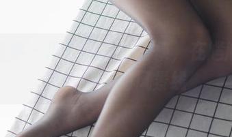 少女秩序 – 鹿可的瑜伽全集，在尴尬与优雅间游走的风景线