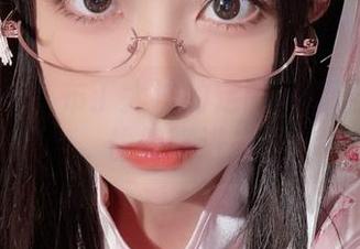唯美泳池？布丁大法的定制写真让我忍不住想跳进去
