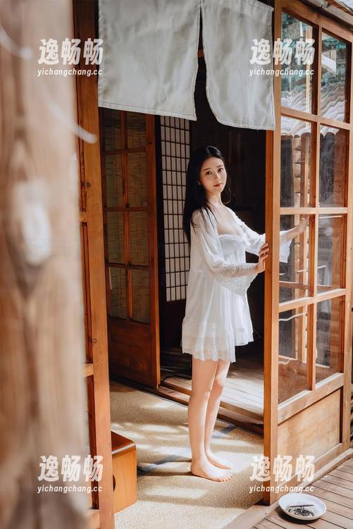 无圣光下的年年Nnian，连衣裙合集，谁说衣服就得带点光泽？