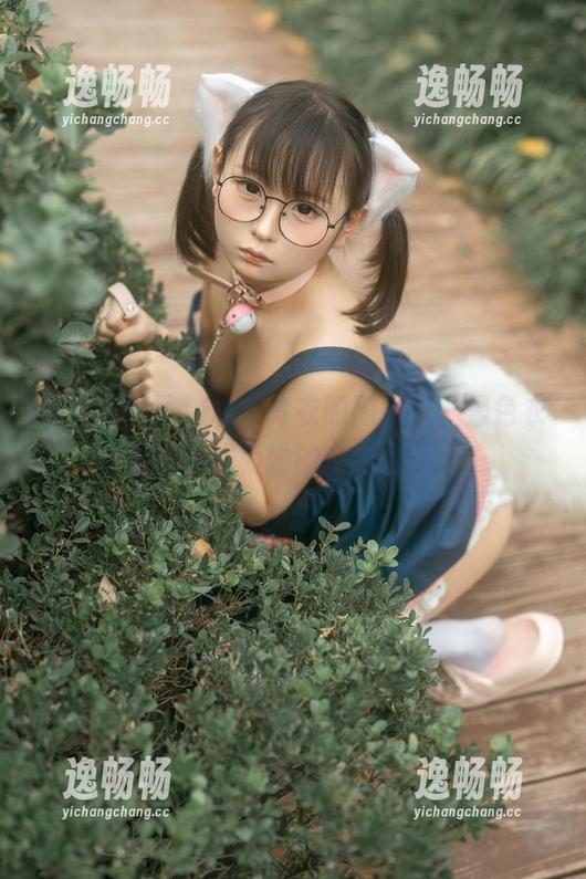 图片更新了，幼水铃衣的黑色款，黑色衣服都快成为她的专属色了。
