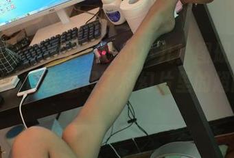 异思趣向 – 你没见过的小九！图册里的瑜伽姿势，让我想起了科幻片里的超能力……