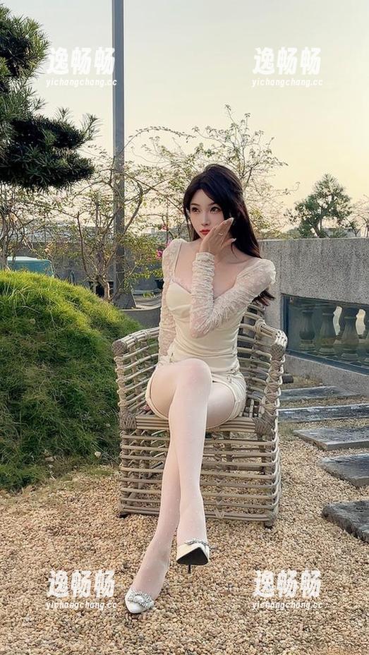 微密圈 - 善变的徐莉芝，私房美图中的女君交接，随时可能被捕捉到！