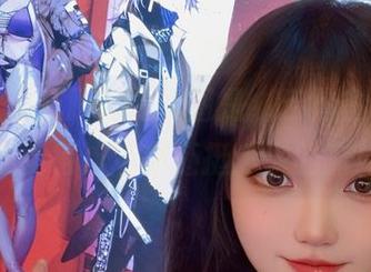 个别人说戚顾儿的套图是“云霓雀翎”，我觉得这名字还挺迷人的嘛！