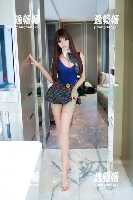 推女郎 - 王馨瑶的短裙图包，你理解那种诗意吗，完全不是一般的二货！