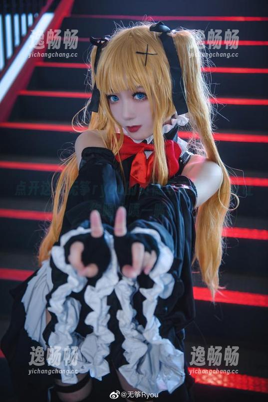 点开这本无筝ryou的贞德写真集，保证让你喝水喷一嘴！