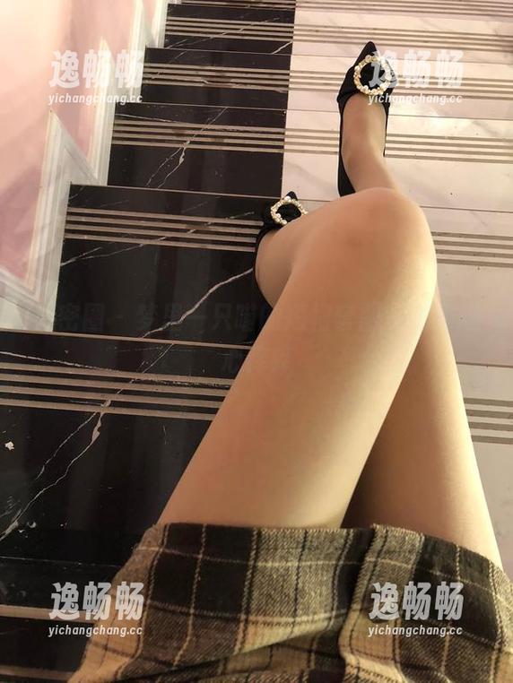 微密圈 - 梦里一只喵的短裙套图，越看越心痒痒