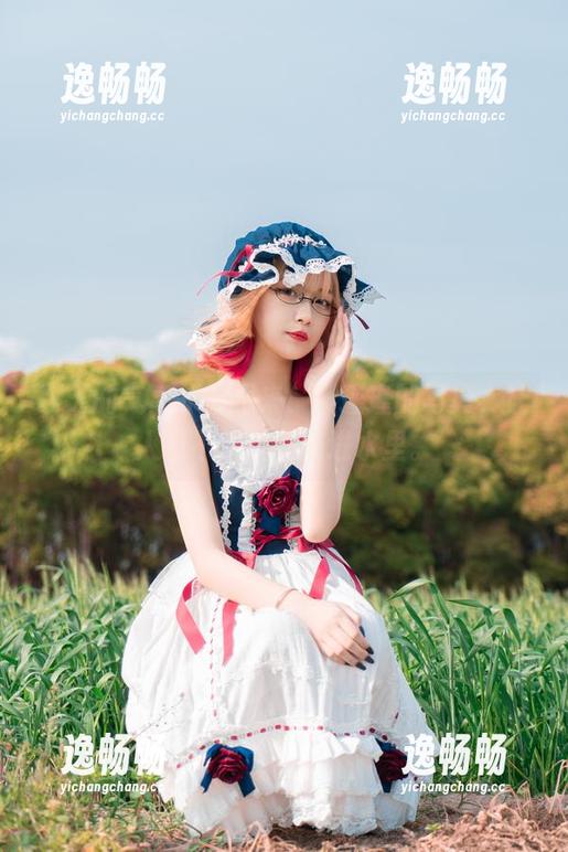 夏天的气息扑面而来，梨瑾瑾的写真，让人忍不住想要跳进水里。