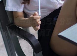 波萝社 – 又是一组黑色写真分享，不晓得柳侑绮的黑色里藏了多少意外。