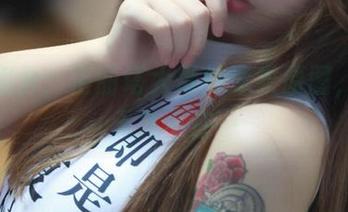 奇妙组合：洛丽塔大哥的泳衣原图，草团无处不在…