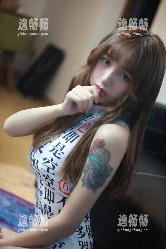 奇妙组合：洛丽塔大哥的泳衣原图，草团无处不在…
