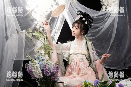 黑丝，网盘里的小宝藏，爆机少女喵小吉的画风太不一样了！