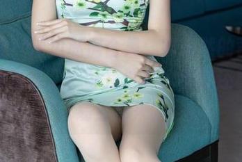爱蜜社 – 海边私房合集：黄乐然的背影，真的是没谁了，可是这样水手装还真不容易穿出来。