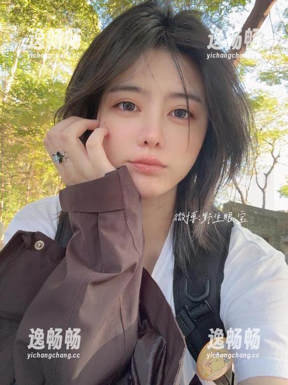 眼酱大魔王w：在线写真创意屡爆雷，Fantia24年合集真不简单！