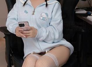 秀人网 – Elise谭晓彤的网络趋势：网袜加美图就是合辑！