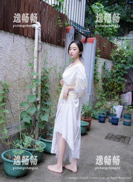 秀人网 - Suki_baby的修女形象，你能分出神圣与暧昧吗？