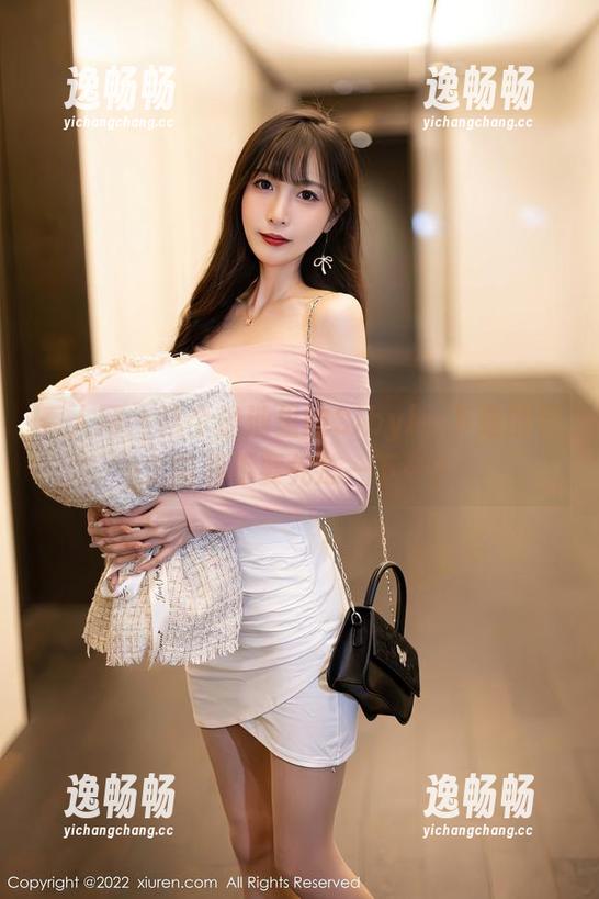 秀人网 - 这个泳池里的Sibyl，下载图集之前要不要先冻一下…？