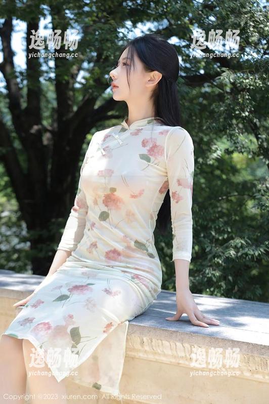 秀人网 - 套图：不用担心，余贝拉bella裸足，大家的眼光都在她的鞋柜上！
