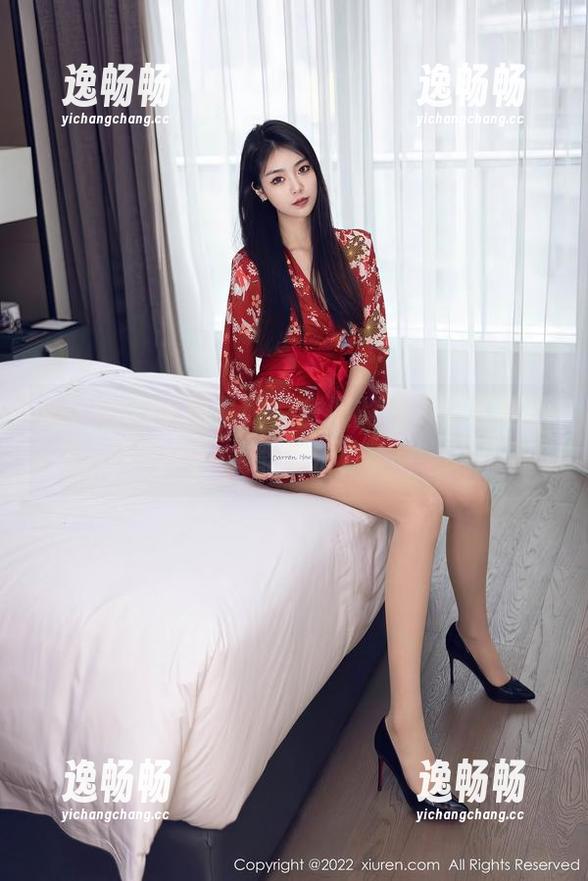 秀人网 - 美图虽好，俞漫的吊带，下载后真能展示？