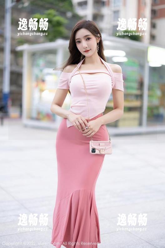 秀人网 - 谁能拒绝？噜噜妞儿图包里的比基尼收藏，随便一张就很惊艳！