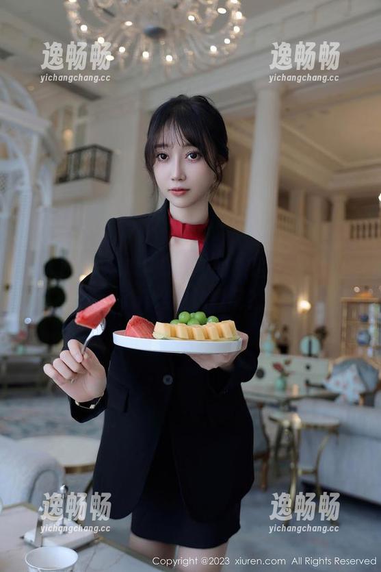 秀人网 - 大琪琪Emily的裸足写真，踩在了什么的边缘呢？